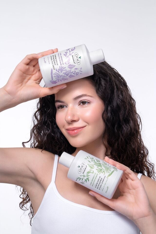 OTACI BOTANİCS CANLANDIRICI VE BESLEYİCİ BAKIM 10 BİTKİ ÖZÜ VE BİOTİN İÇEREN BİTKİSEL SAÇ KREMİ 375 ML